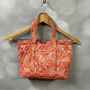 Vera Bradley wood closure‎ open and zippered pocketed quilted orange bag